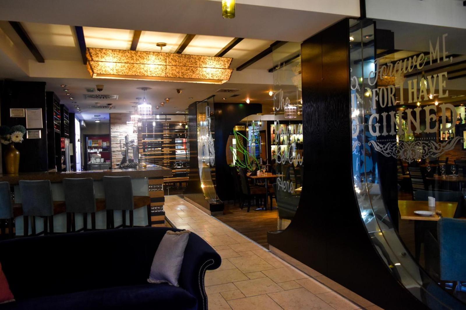 The Bluebell Hotel Neath Dış mekan fotoğraf