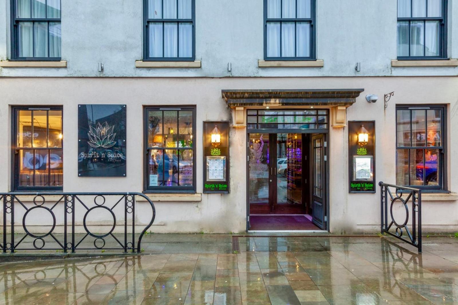 The Bluebell Hotel Neath Dış mekan fotoğraf