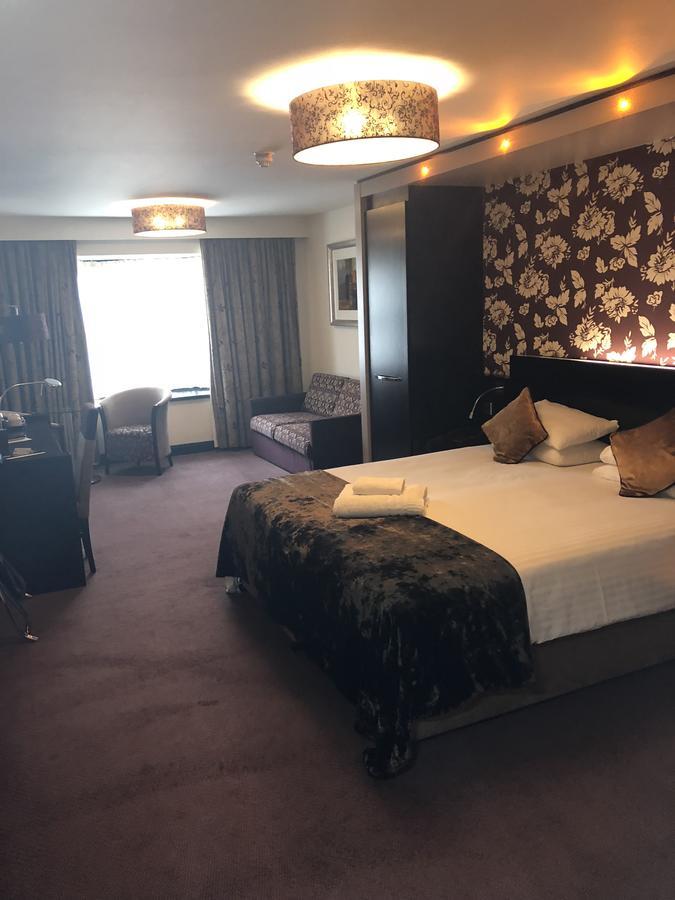 The Bluebell Hotel Neath Dış mekan fotoğraf