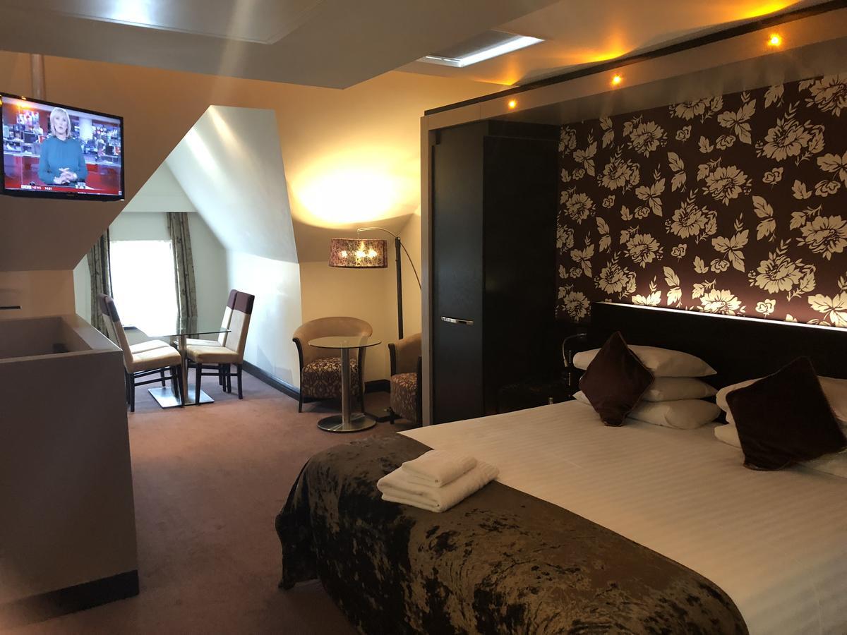 The Bluebell Hotel Neath Dış mekan fotoğraf