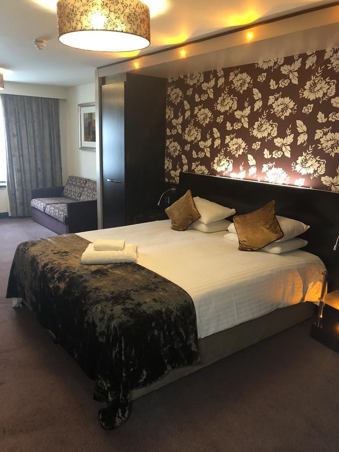 The Bluebell Hotel Neath Dış mekan fotoğraf