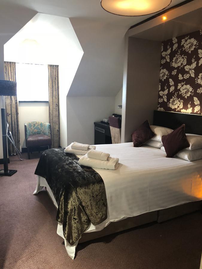 The Bluebell Hotel Neath Dış mekan fotoğraf
