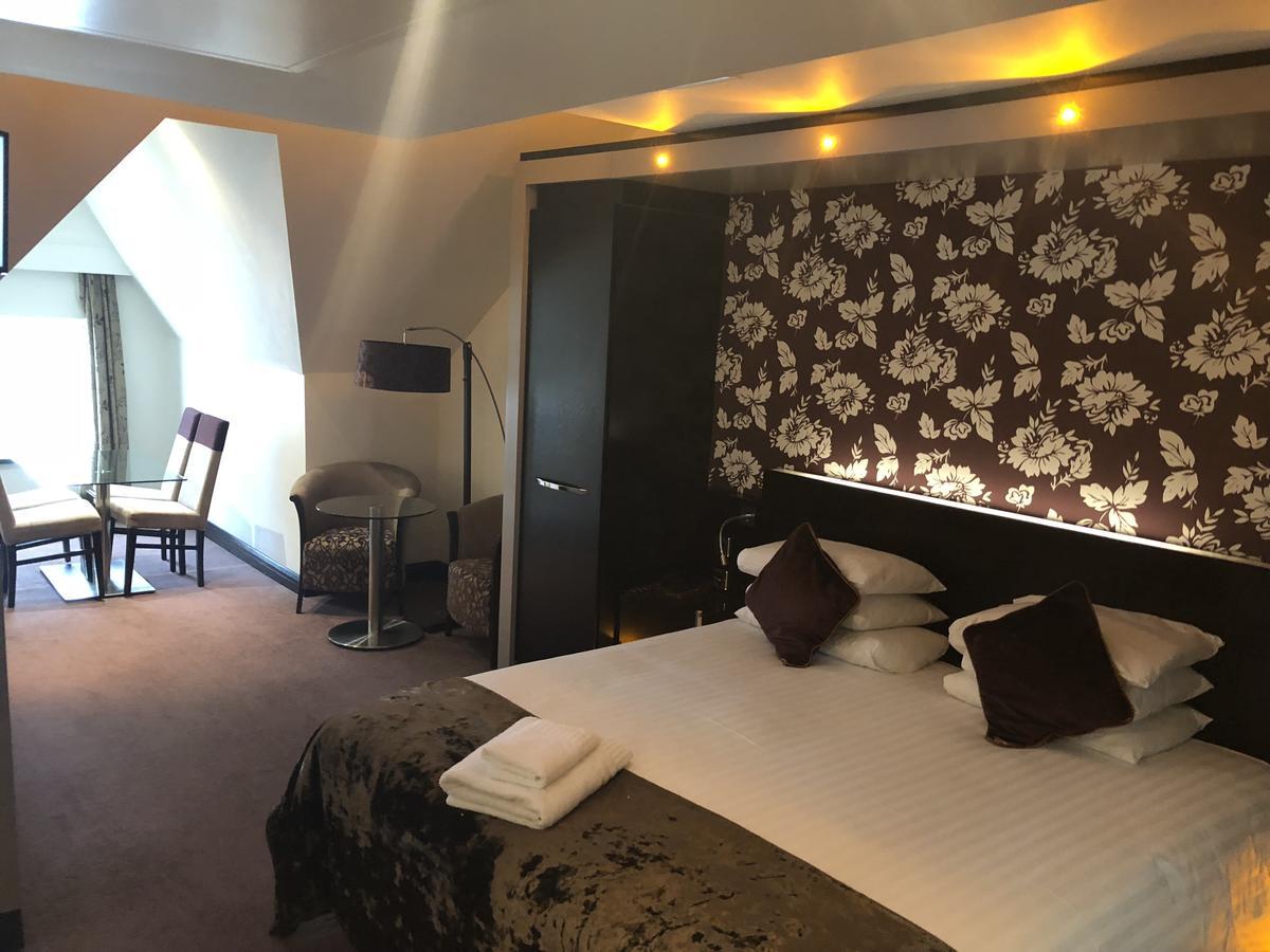 The Bluebell Hotel Neath Dış mekan fotoğraf